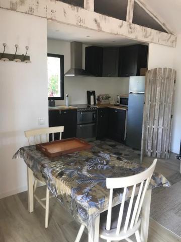 La Brindille Petit Mas Provencal Meuble De Tourisme 3 Etoiles 2-3 Personnes 1 Piece 30 M2 Tout Confort Lisiere Foret Jardin Jacuzzi Piscine Saint-Paul-en-Foret Luaran gambar