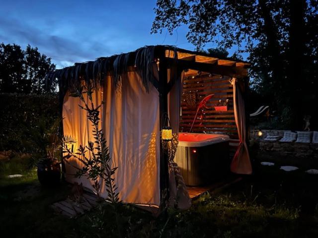 La Brindille Petit Mas Provencal Meuble De Tourisme 3 Etoiles 2-3 Personnes 1 Piece 30 M2 Tout Confort Lisiere Foret Jardin Jacuzzi Piscine Saint-Paul-en-Foret Luaran gambar